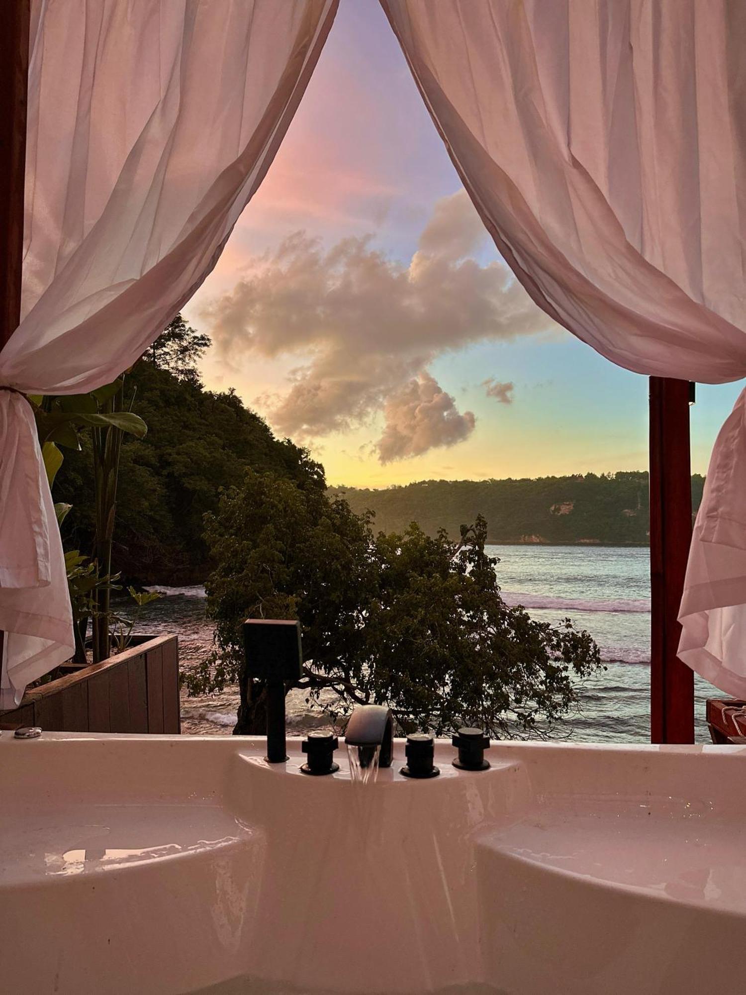 Beachfront Luxury Dome Villas - Gamat Bay Resort Nusa Penida Εξωτερικό φωτογραφία